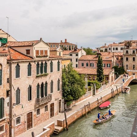Carmini Canal View And Balcony With Lift Венеция Екстериор снимка