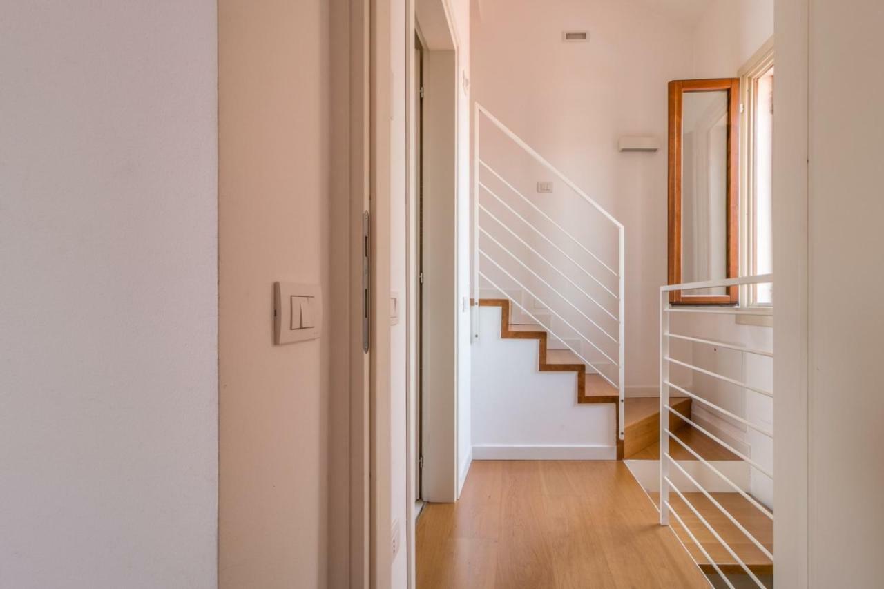 Carmini Canal View And Balcony With Lift Венеция Екстериор снимка