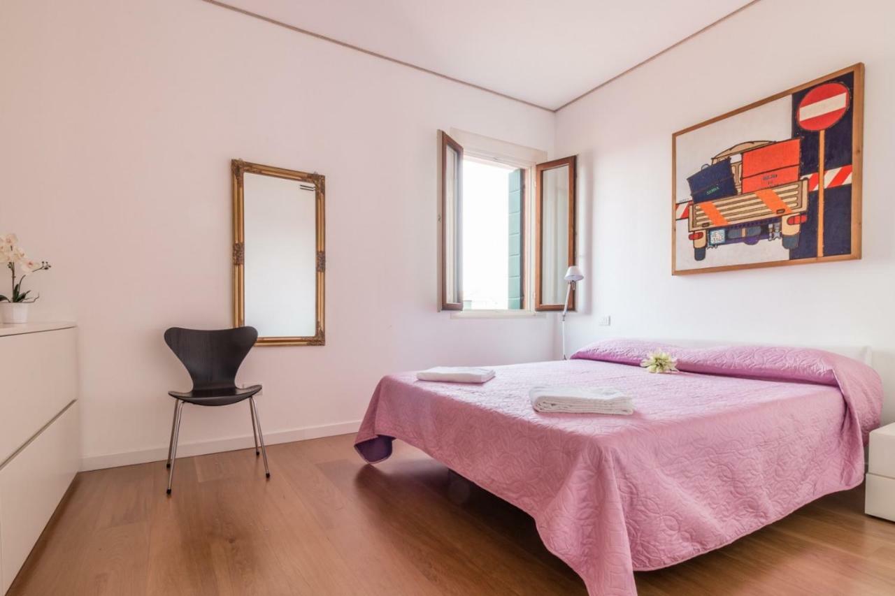 Carmini Canal View And Balcony With Lift Венеция Екстериор снимка