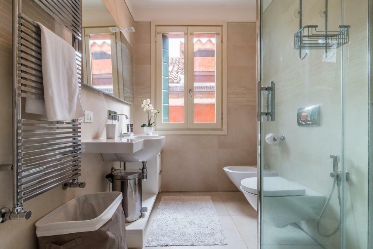 Carmini Canal View And Balcony With Lift Венеция Екстериор снимка